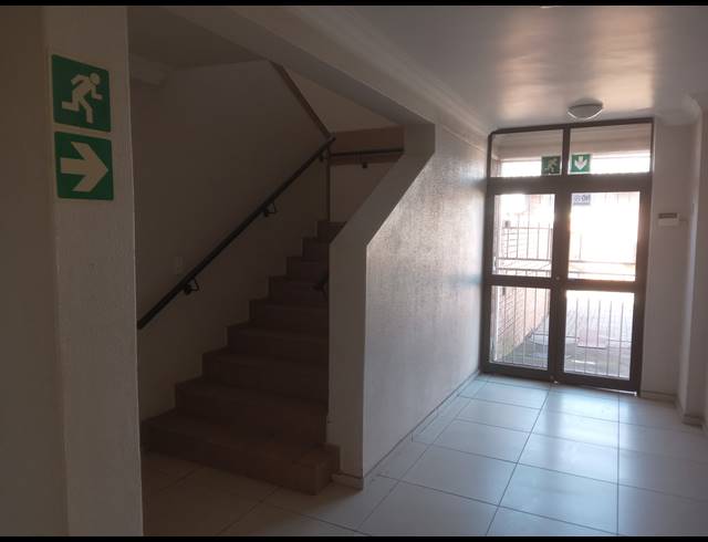 900M² BUILDING TO LET IN APEX
